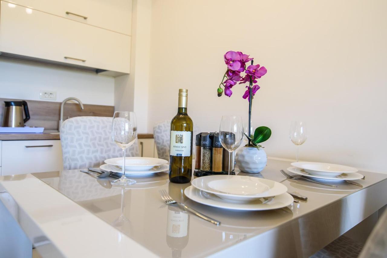 פרומאינה Apartments Leone Lukas חדר תמונה