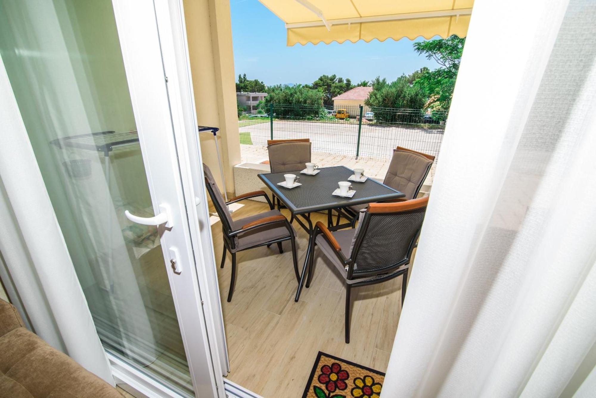 פרומאינה Apartments Leone Lukas חדר תמונה