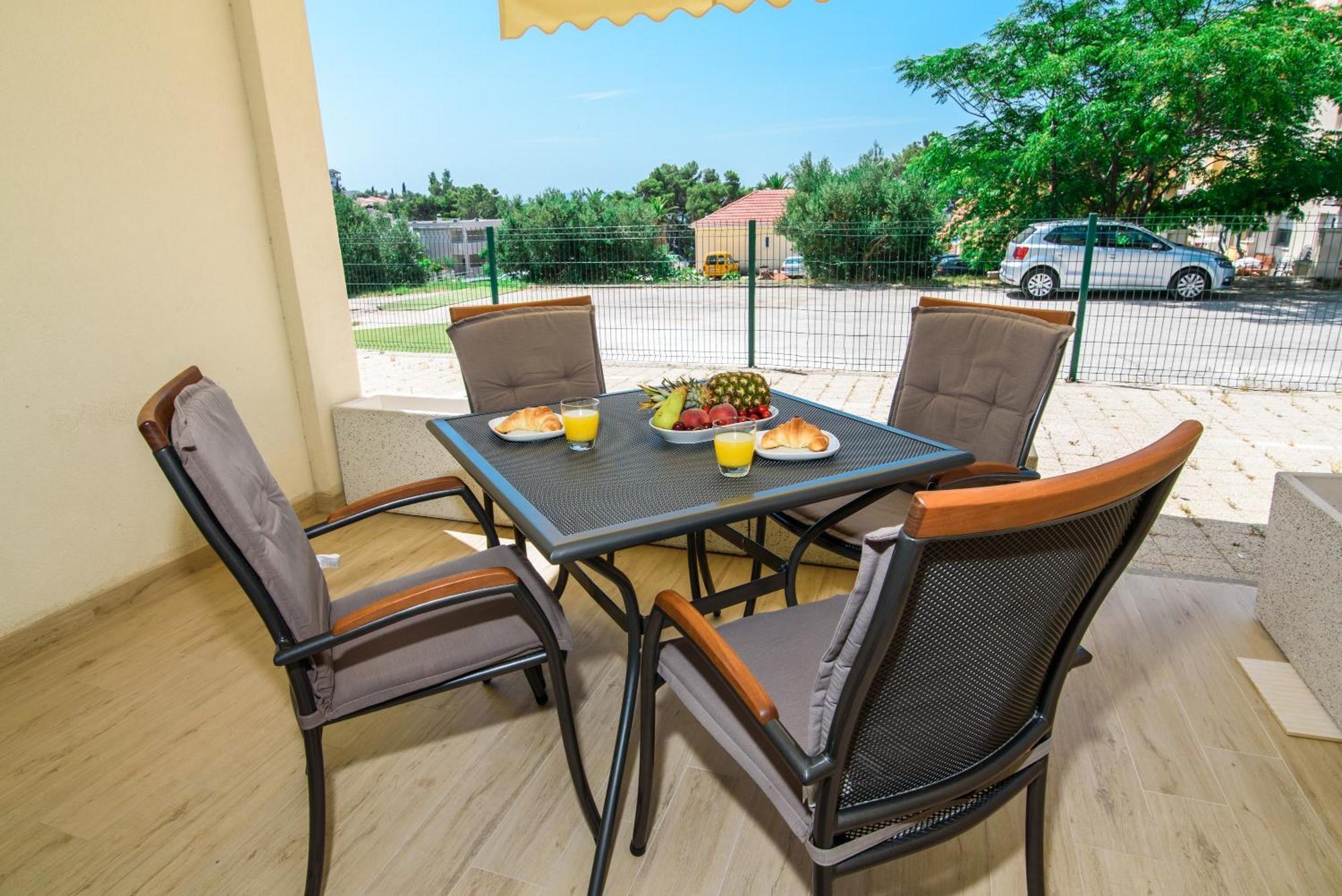 פרומאינה Apartments Leone Lukas חדר תמונה