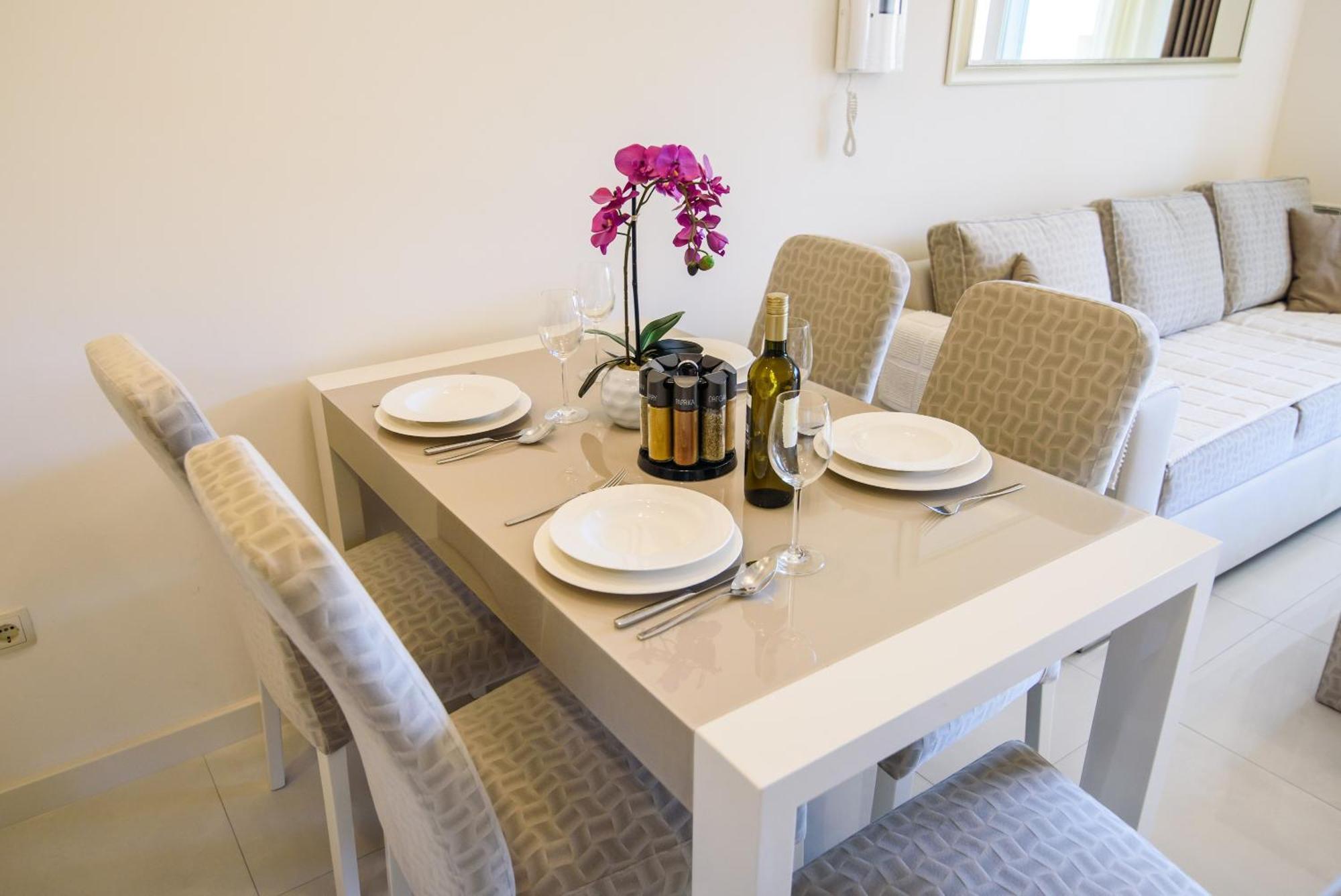 פרומאינה Apartments Leone Lukas חדר תמונה