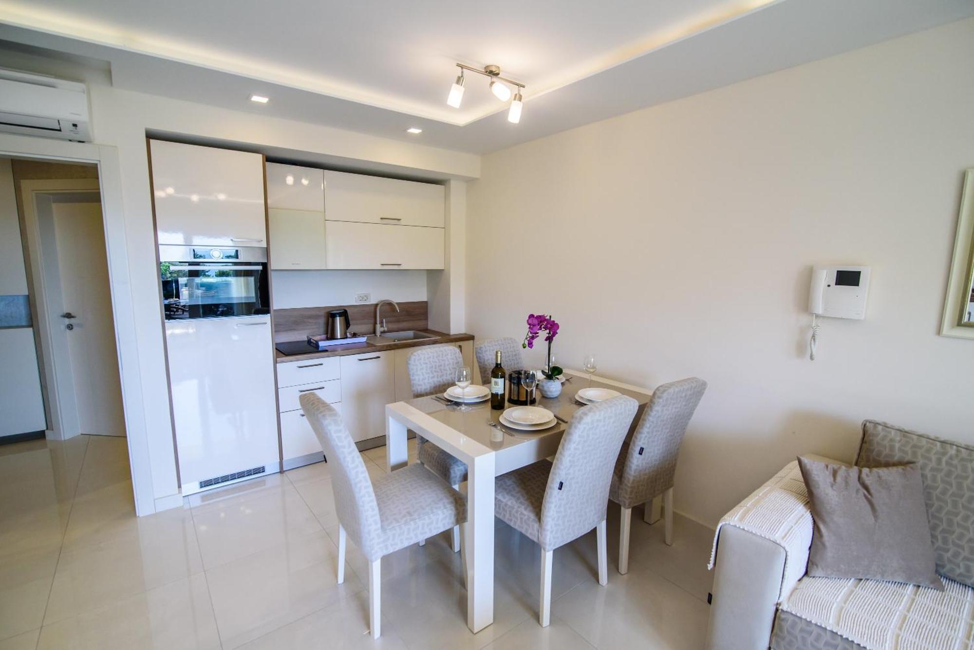 פרומאינה Apartments Leone Lukas חדר תמונה