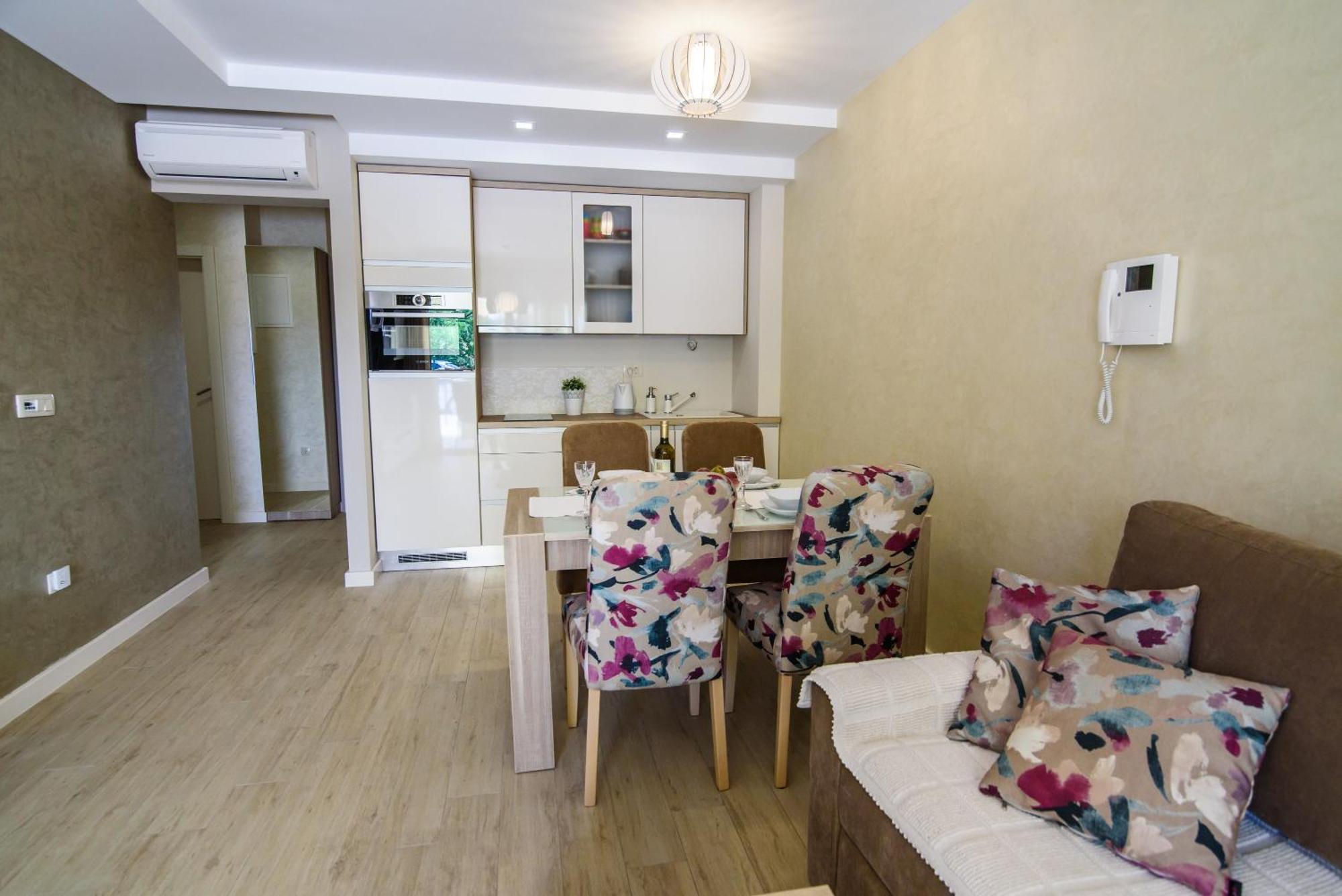 פרומאינה Apartments Leone Lukas חדר תמונה