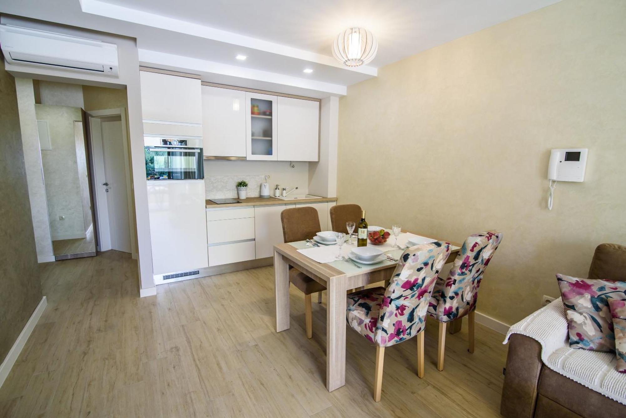 פרומאינה Apartments Leone Lukas חדר תמונה