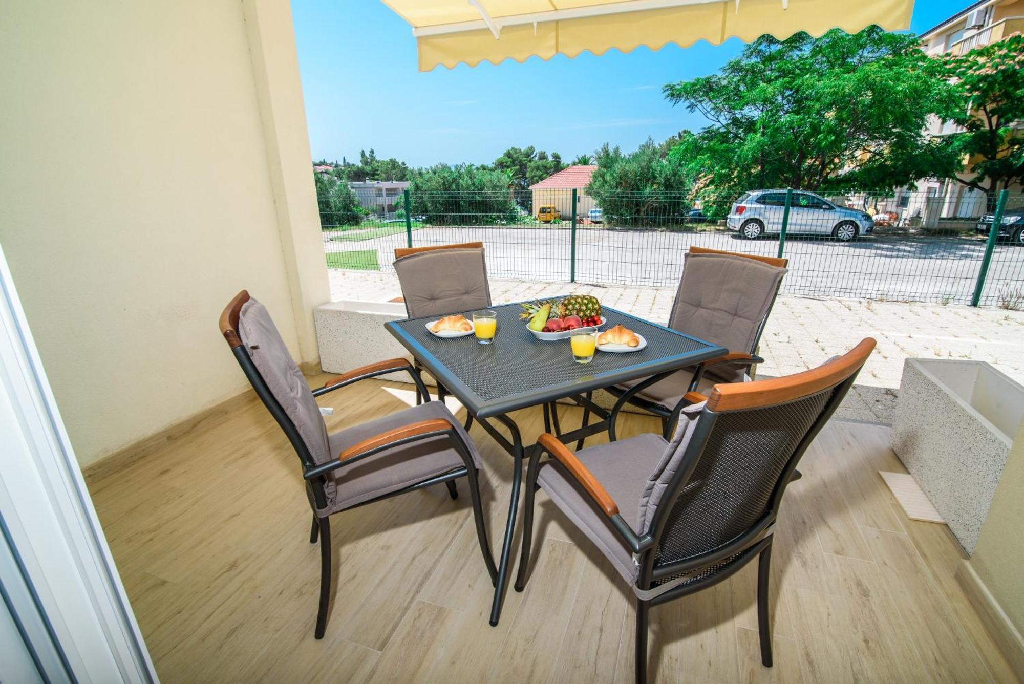 פרומאינה Apartments Leone Lukas חדר תמונה