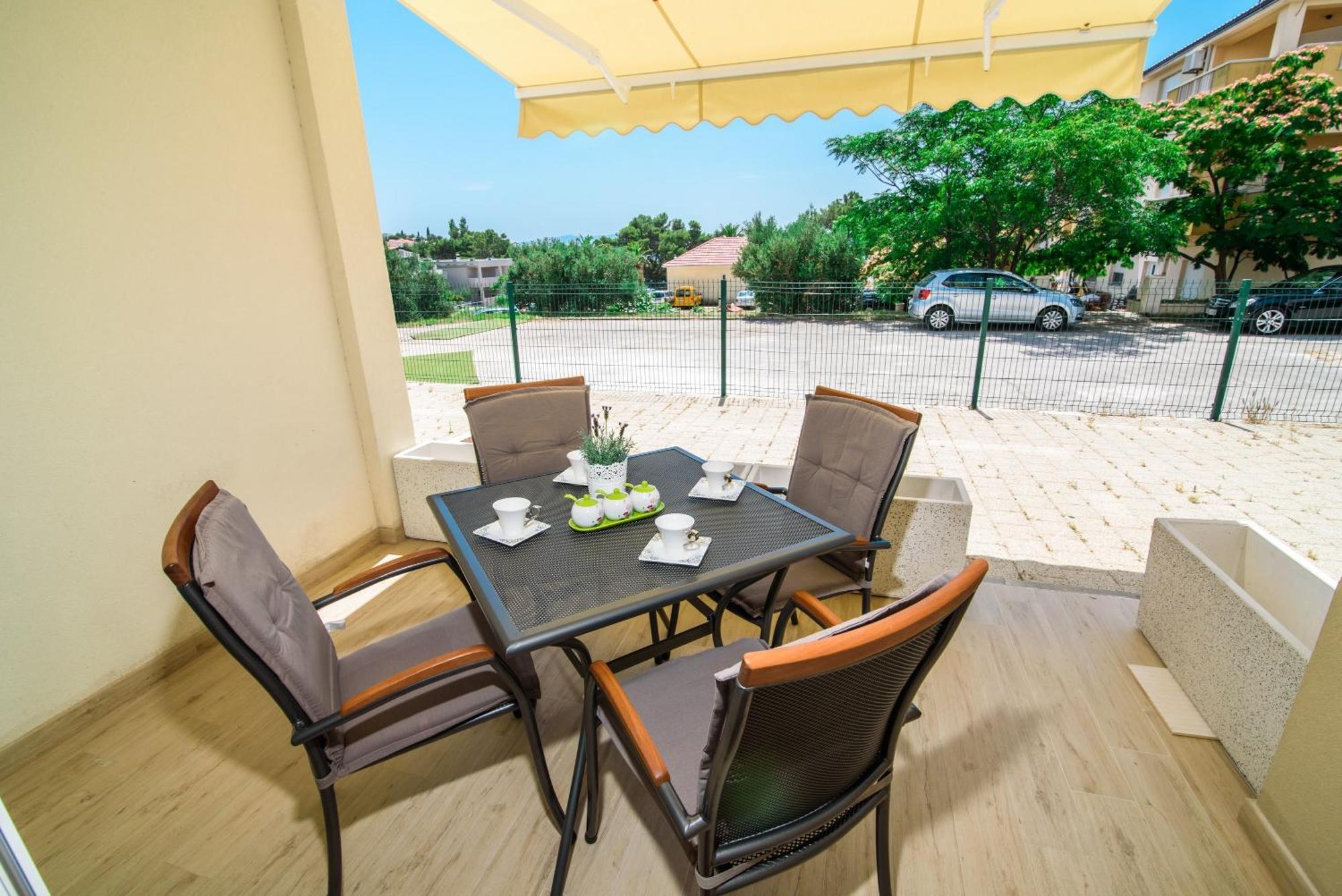 פרומאינה Apartments Leone Lukas חדר תמונה